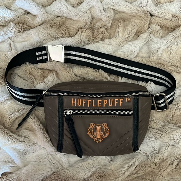 Danielle Nicole Hufflepuff Fanny Pack - Picture 1 of 3